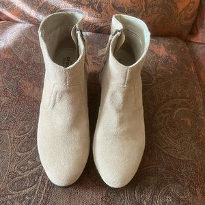 Size 11 croc suede boots